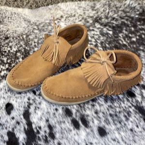 Minnetonka Fringe Moccasins